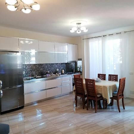 Holiday Center Apartment Shkoder Ngoại thất bức ảnh